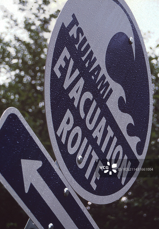 海啸道路标志图片素材