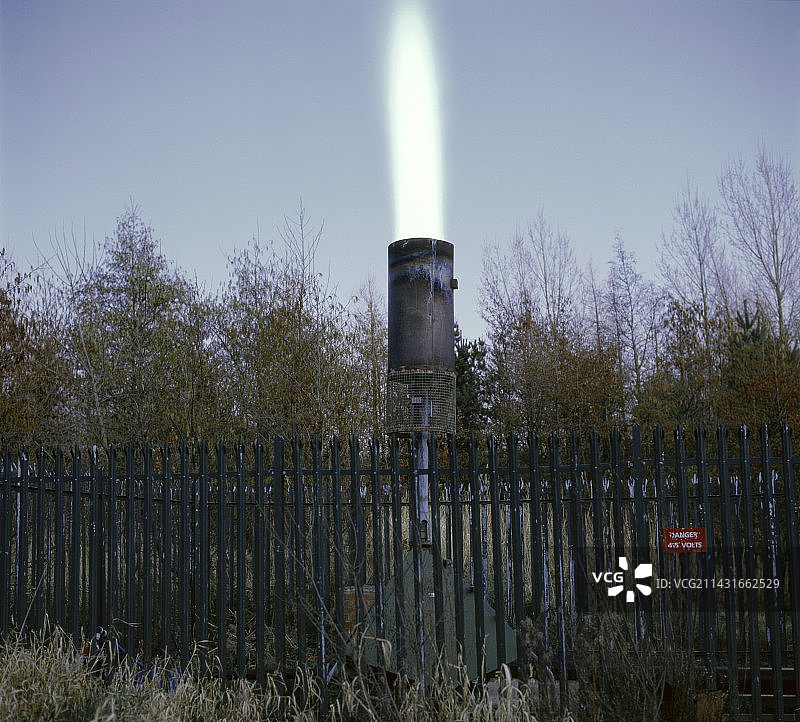 垃圾填埋场气体燃烧火炬图片素材