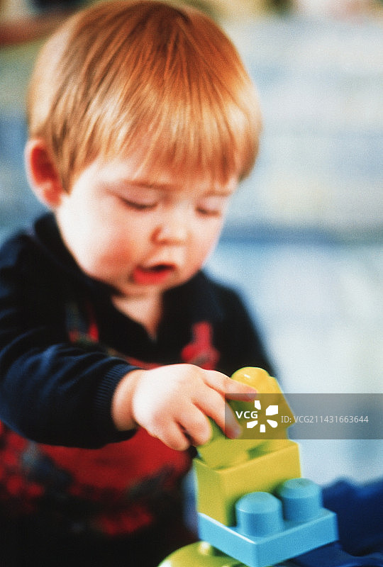 玩耍的幼儿图片素材