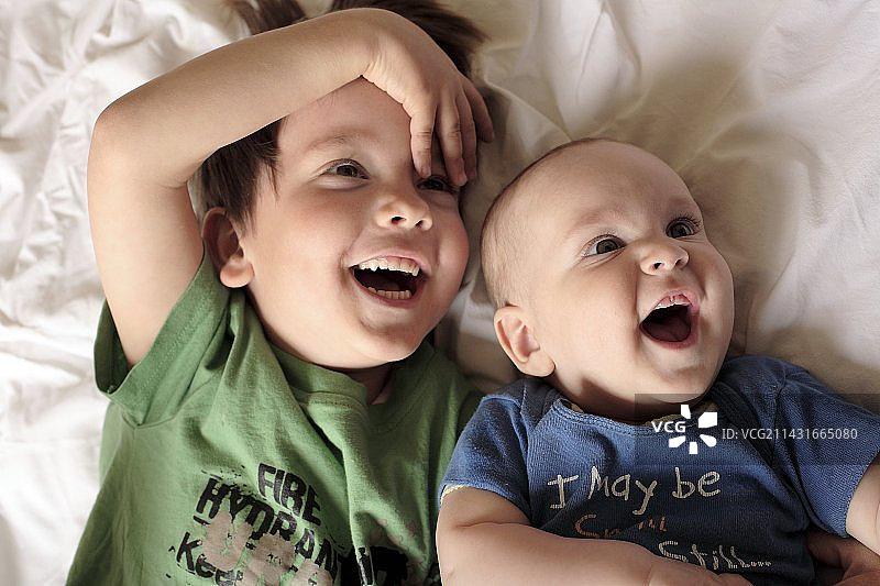 快乐的孩子图片素材