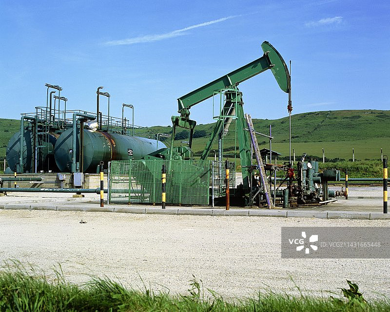 用于石油开采的抽油机图片素材