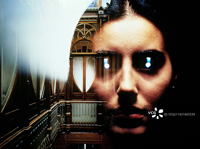 患有幽闭恐惧症的抽象女性图像图片素材