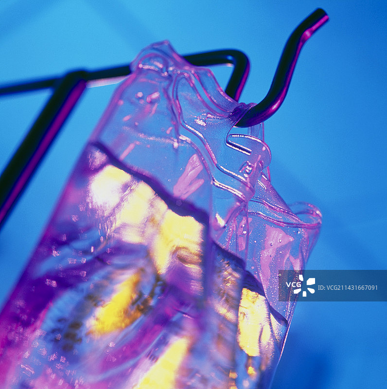 含有生理盐水的静脉滴注袋图片素材