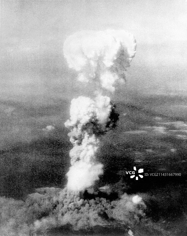 广岛上空的原子弹爆炸图片素材