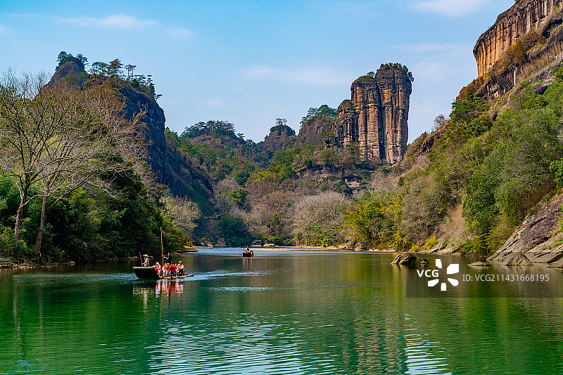 晨间福建南平武夷山九曲溪与玉女峰图片素材
