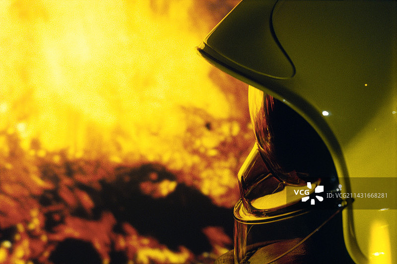 戴着面具的消防员图片素材