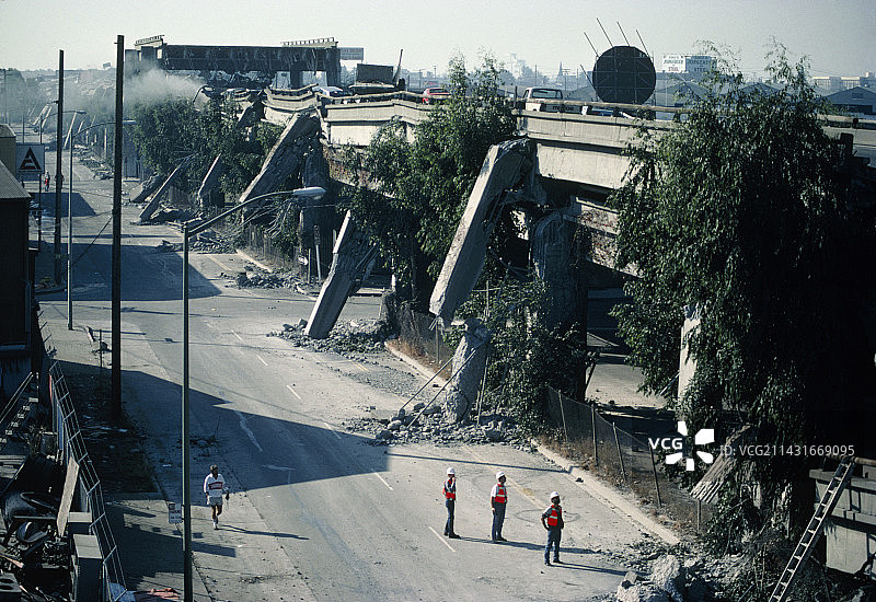 加州地震中倒塌的高速公路图片素材