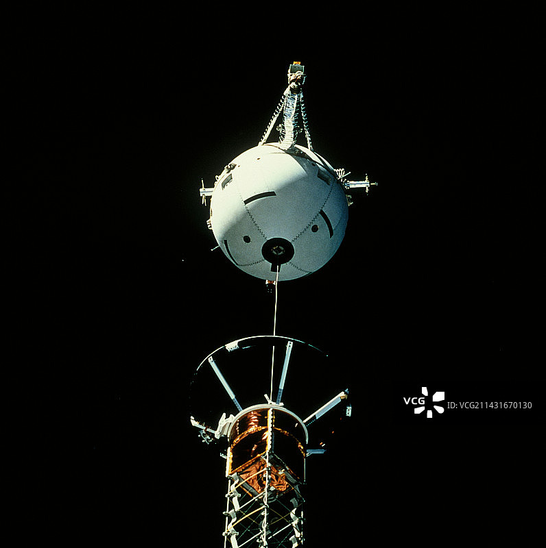 STS-75系绳卫星TSS-2的部署图片素材