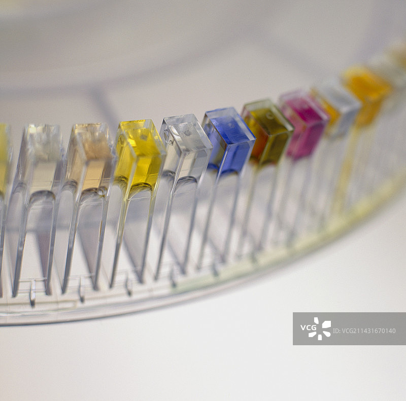 一排分光光度计样品池图片素材