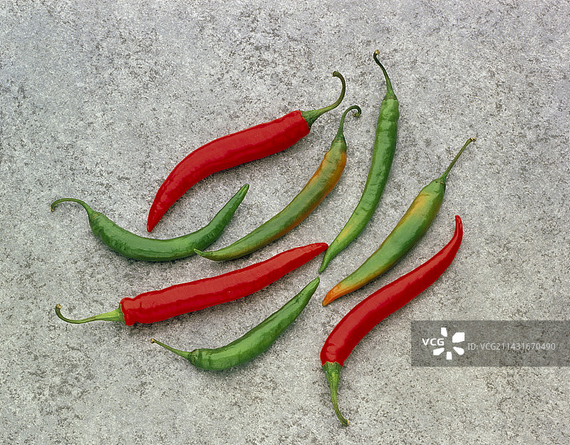 精选绿色和红色辣椒图片素材