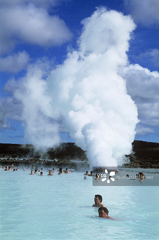 蓝色的湖图片素材