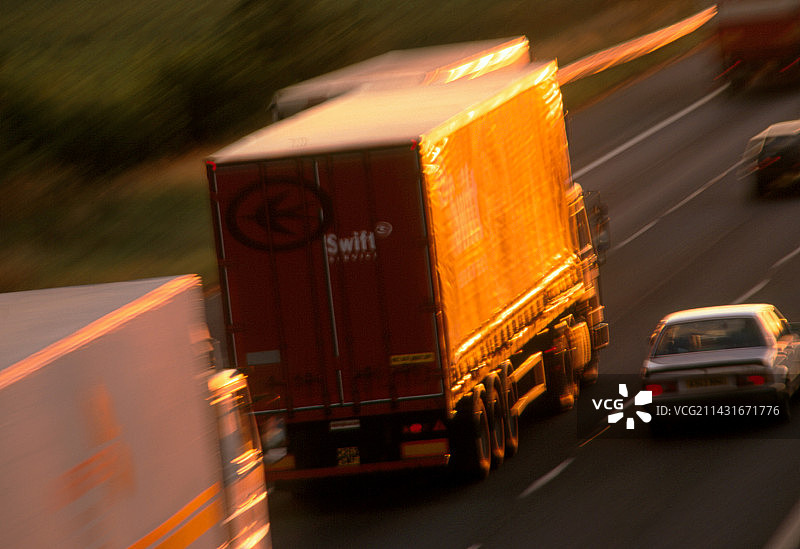 高速公路上的交通流量景色图片素材