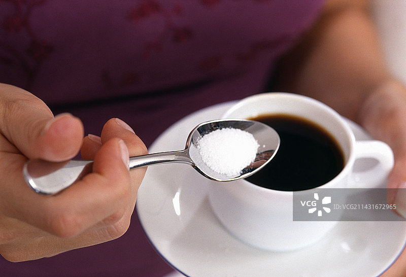 咖啡里加糖图片素材