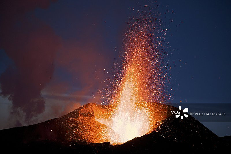 2010年4月埃亚菲亚德拉冰盖火山喷发图片素材