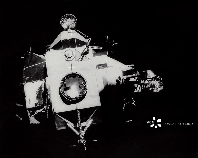 分离后的阿波罗13号登月舱图片素材