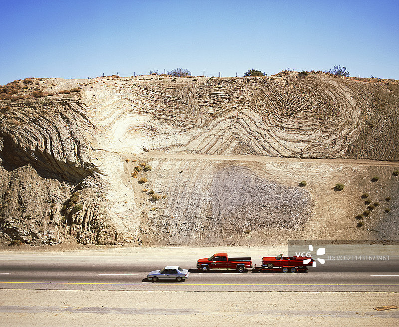 穿越圣安地列斯断层的公路图片素材