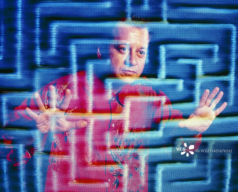 电子迷宫中的男人抽象图像图片素材