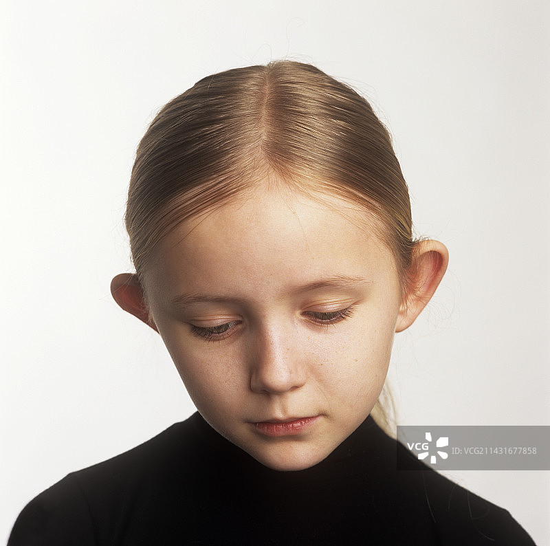 不快乐的女孩图片素材