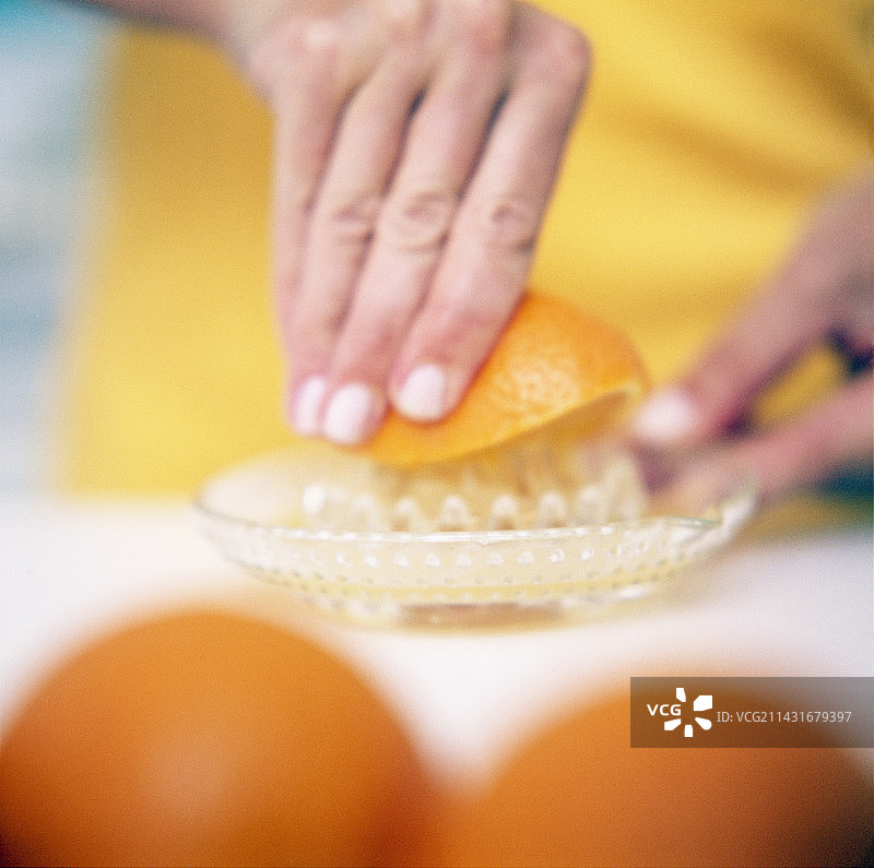 榨橙汁图片素材