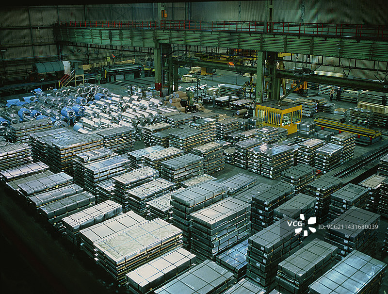 仓库中储存的精制钢板图片素材