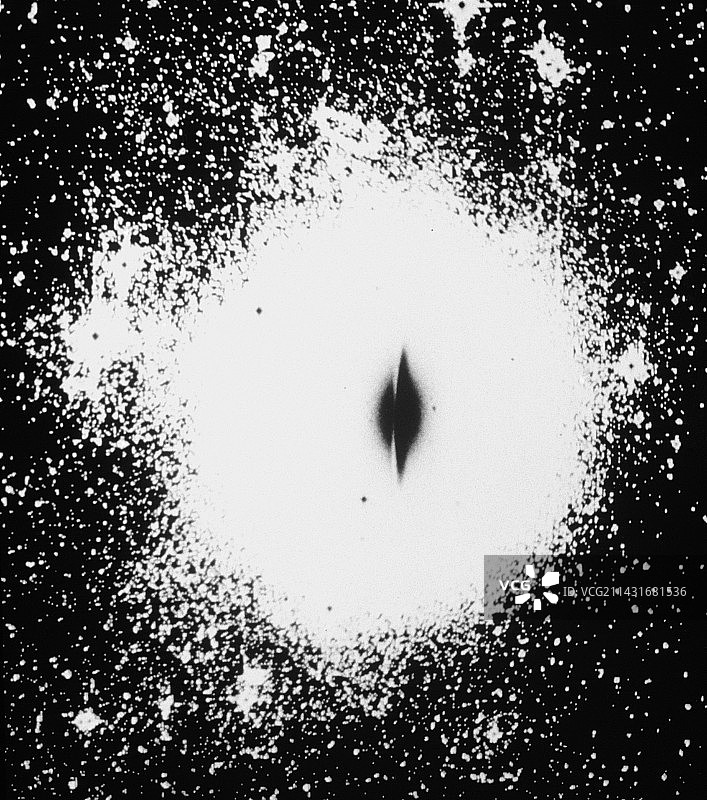 草帽星系周围光晕的光学照片图片素材