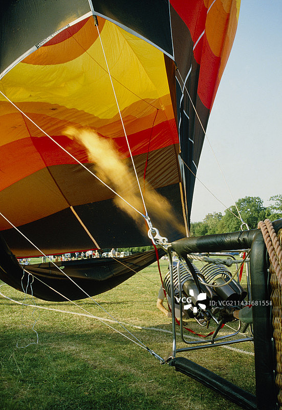 热气球充气图片素材