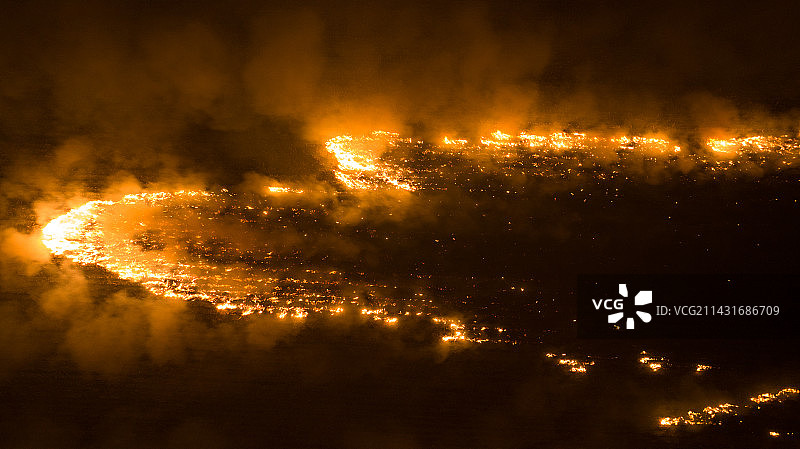 燃烧的大地图片素材