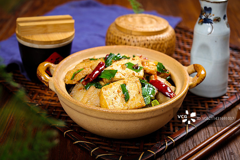 特色农家菜辣椒肉片炒豆腐图片素材