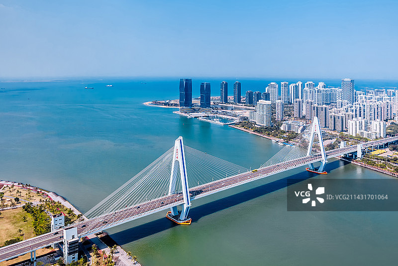 中国海南海口海甸河世纪大桥和城市天际线航拍风光图片素材