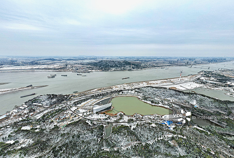 航拍视角武汉江夏区中山舰博物馆景区雪景全景图片素材