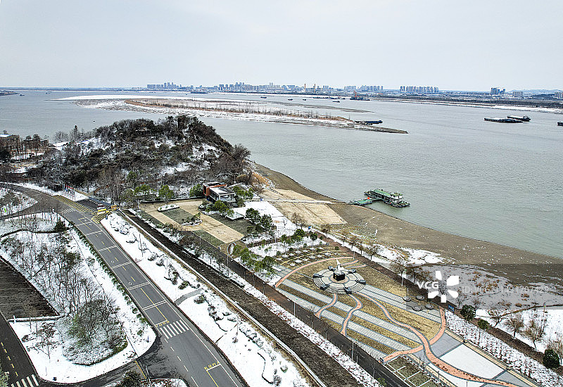 航拍视角武汉江夏区中山舰博物馆景区雪景全景图片素材