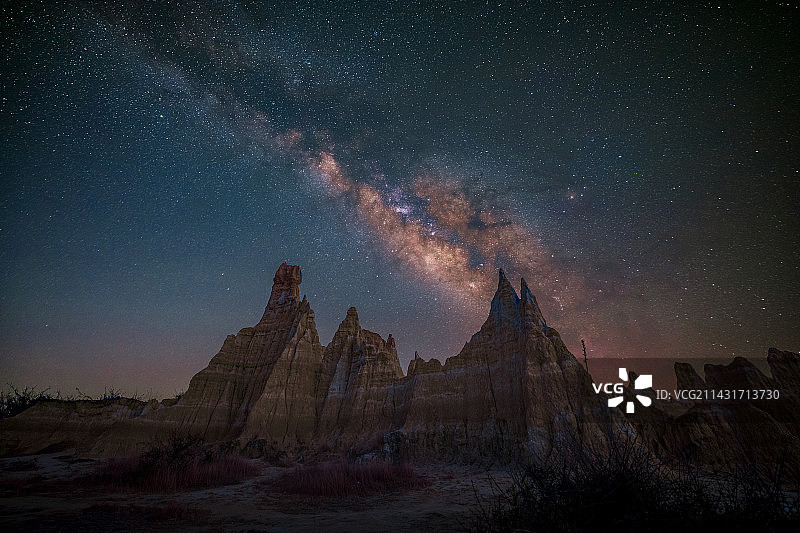 梦幻土林星空图片素材