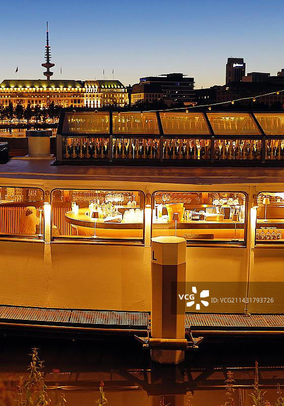 德国汉堡内阿尔斯特湖上的Bootshaus Alster餐厅船图片素材