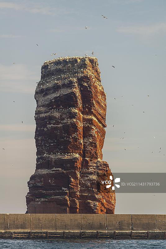 德国黑尔戈兰岛红色砂岩悬崖图片素材