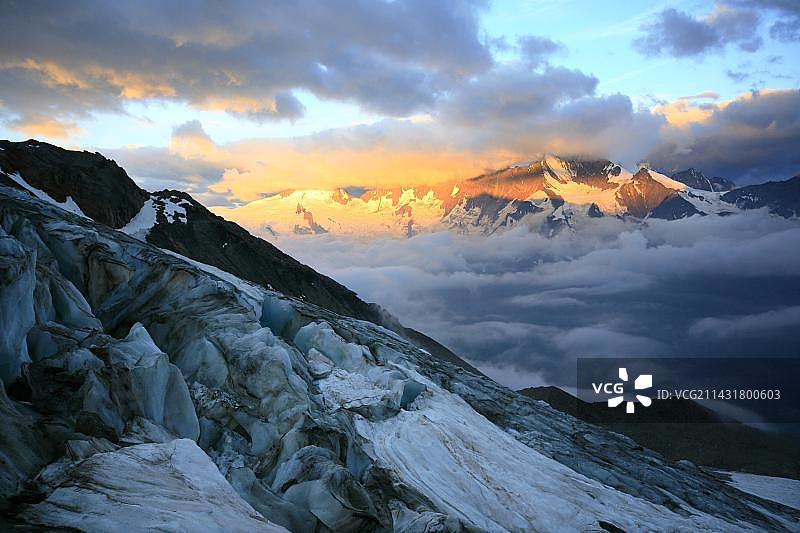 欧洲瑞士瓦莱州魏斯米斯山特里夫特冰川图片素材