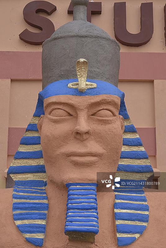 CLA电影制片厂或阿特拉斯公司制片厂入口处的狮身人面像，瓦尔扎扎特，瓦尔扎扎特省，摩洛哥，非洲图片素材