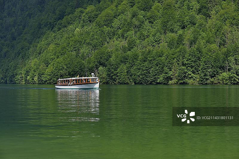 国王湖上的游览船，德国巴伐利亚图片素材