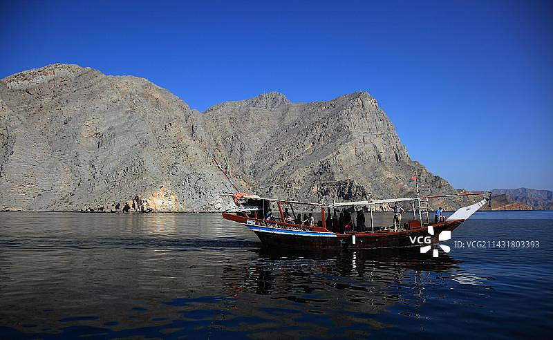 阿曼穆桑达姆海湾的三角帆船图片素材