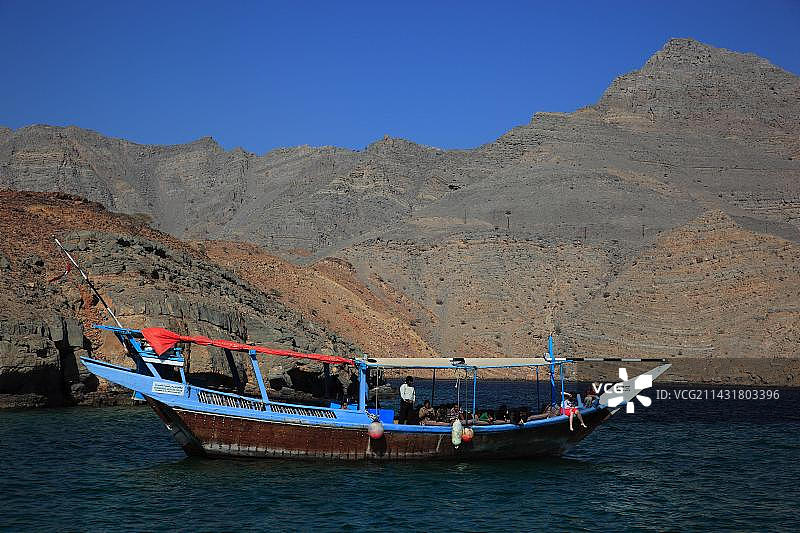 阿曼穆桑达姆海湾的三角帆船图片素材
