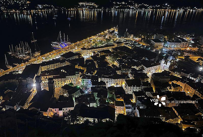 从上方俯瞰科托尔老城，科托尔湾，亚得里亚海，地中海，世界自然与文化遗产，科托尔，黑山，欧洲图片素材