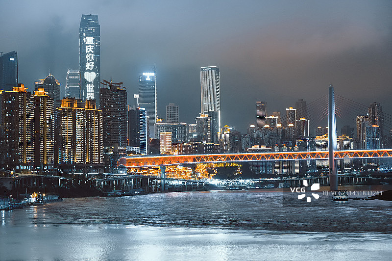 重庆降温了,朝天门化身滑冰场图片素材