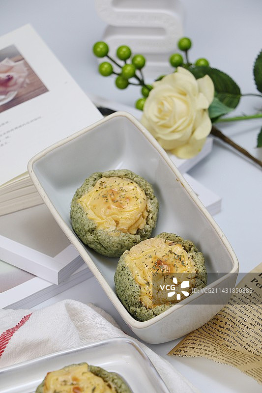 咸蛋黄肉松奶酪司康图片素材