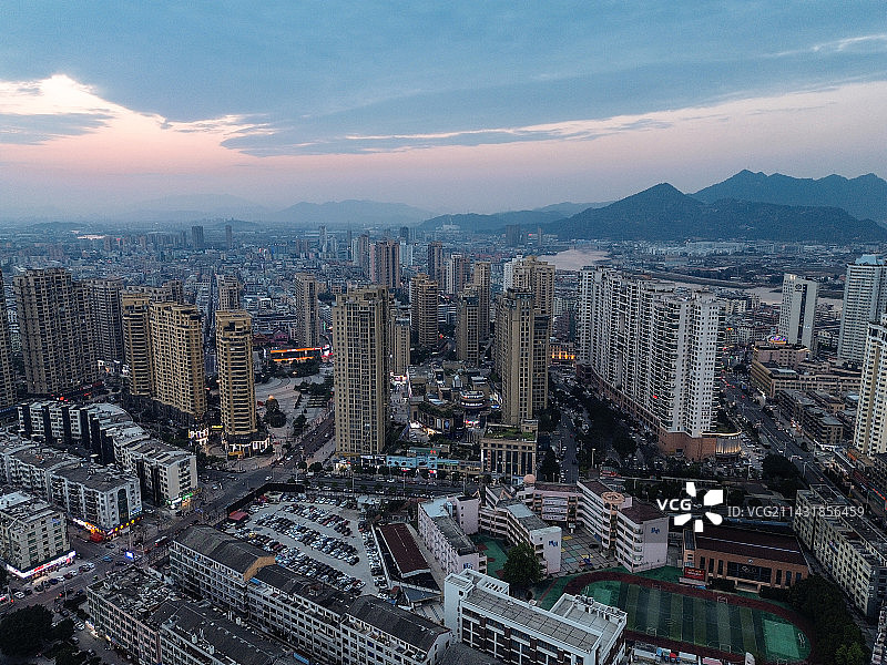 龙港市 人民路 长运大厦 金瓯大厦 瑞丰楼 龙港财富广场 红日海景 龙港医院 龙港一中 文卫路图片素材