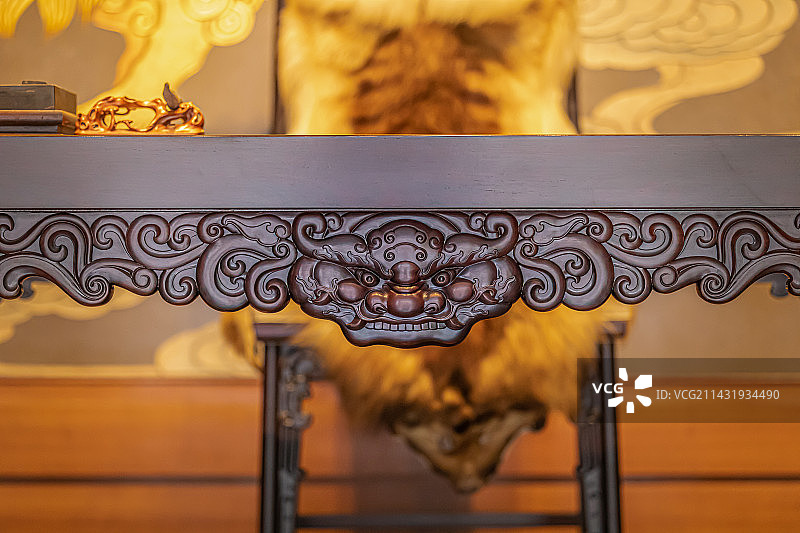 木制雕刻书桌图片素材