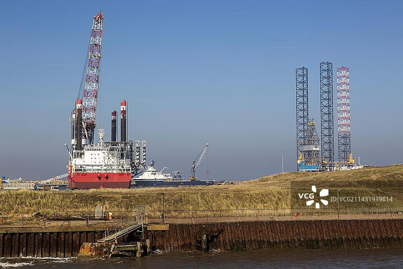 英国诺福克郡大雅茅斯外港的工业港口活动图片素材