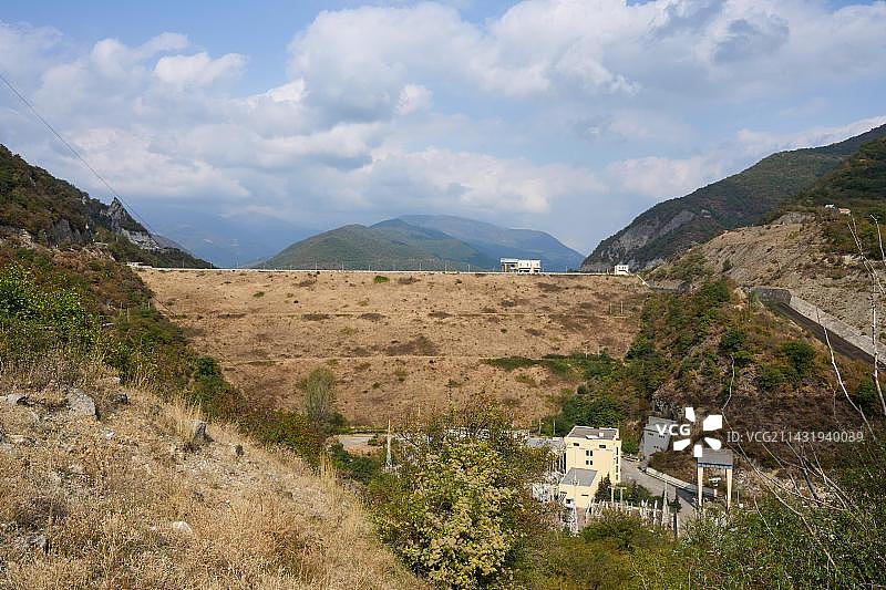 津瓦利水库大坝，位于格鲁吉亚姆茨赫塔-姆蒂亚内季地区，用于发电，阻挡阿拉格维河图片素材