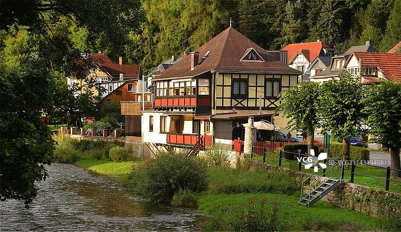 图林根森林施瓦察河畔的施瓦茨堡镇图片素材