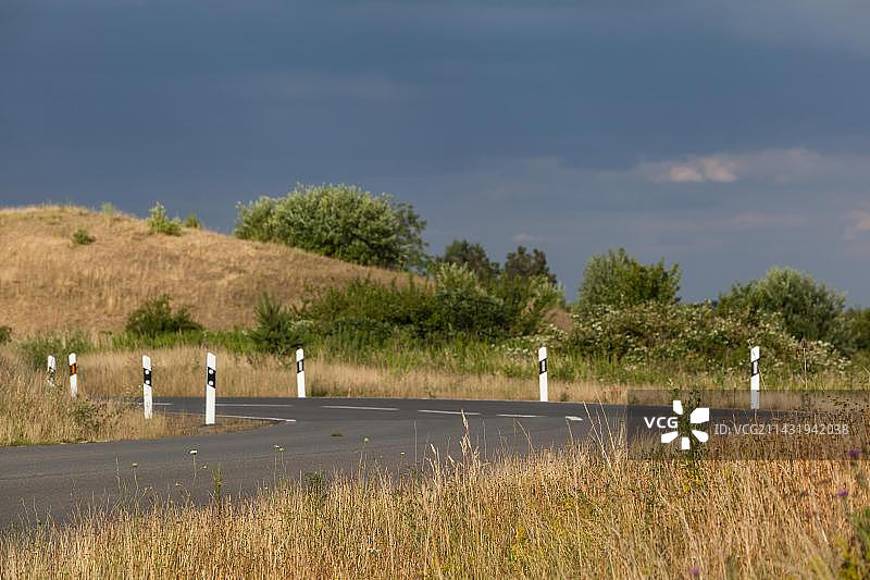 乡间小路图片素材