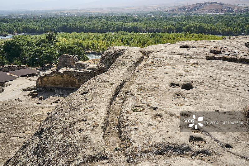 乌普利斯切的要塞和洞穴城镇，库拉河后方，格鲁吉亚图片素材