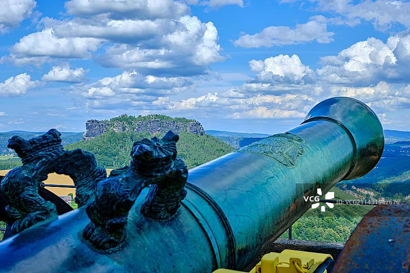 柯尼希施泰因要塞的古炮台景观，德国萨克森州萨克森瑞士图片素材